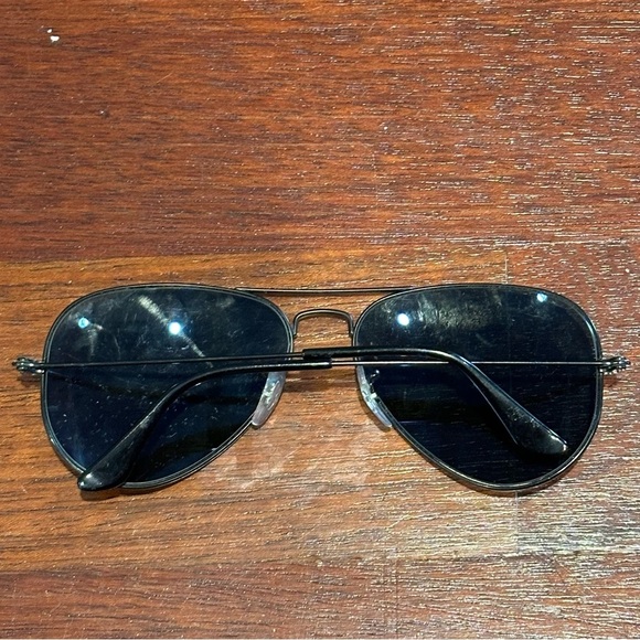 Ray Ban Aviator Classic Polarized Sunglasses - Picture 4 of 9